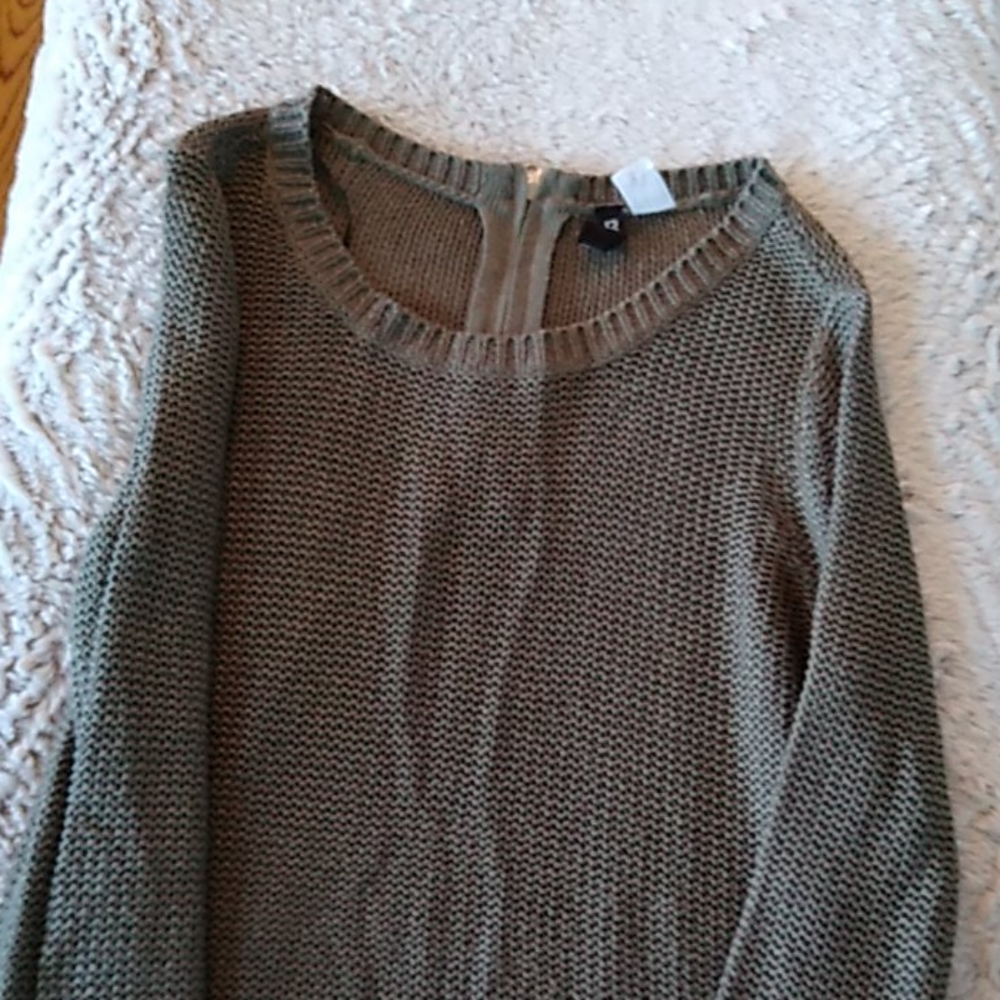 H&M Sweater - Picture 8 of 11